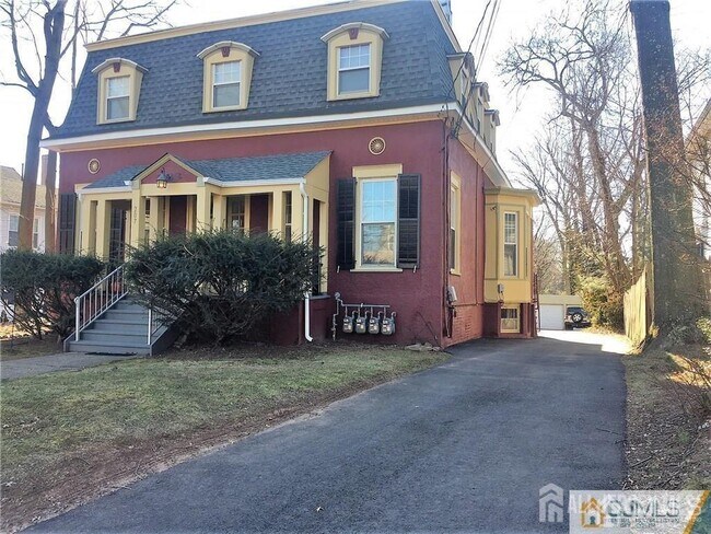 207 Woodbridge Ave in Metuchen, NJ - Building Photo - Building Photo
