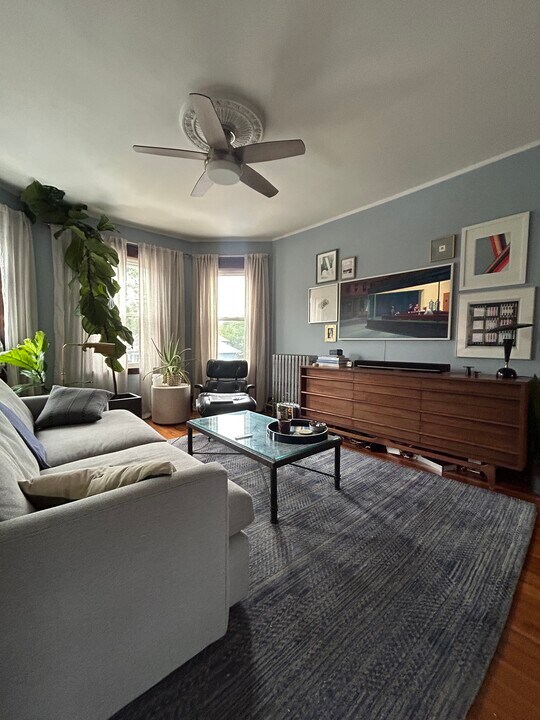 609 Centre St, Unit 3 in Boston, MA - Building Photo