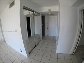1800 Collins Ave, Unit 8A in Miami Beach, FL - Building Photo - Building Photo