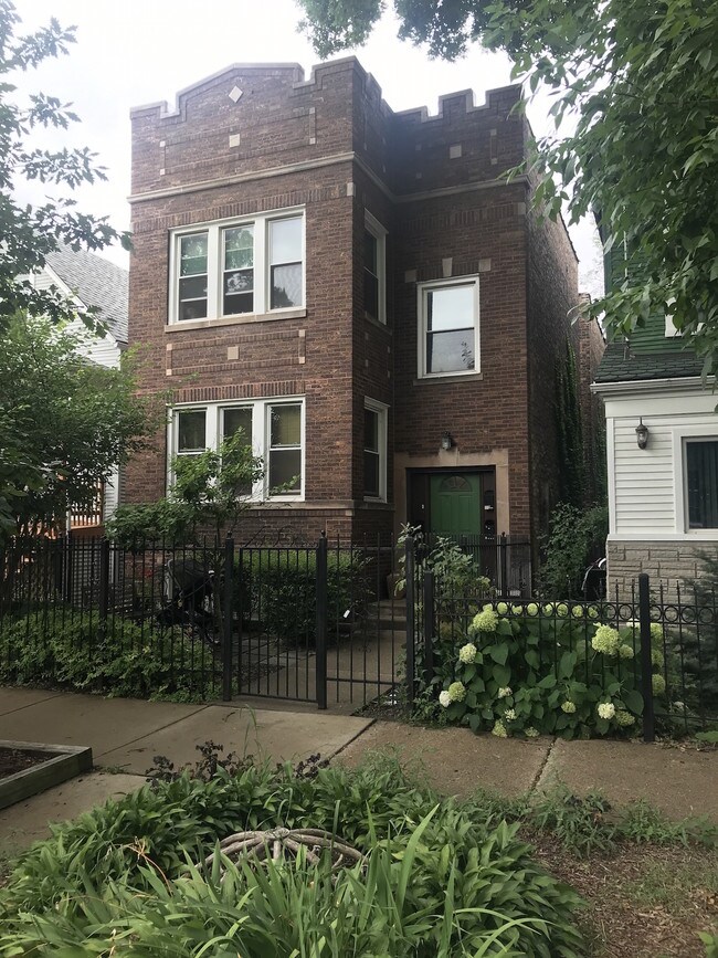 2108 N Whipple St in Chicago, IL - Building Photo - Building Photo