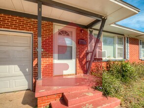 2017 Downing St in The Village, OK - Building Photo - Building Photo