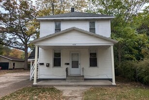 1636 Manz St in Muskegon, MI - Building Photo