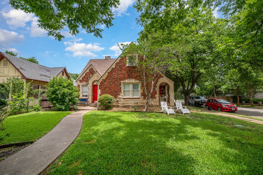 2600 Madera St in Dallas, TX - Building Photo