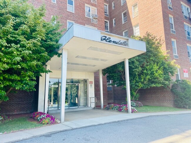 property at 125 Bronx River Rd