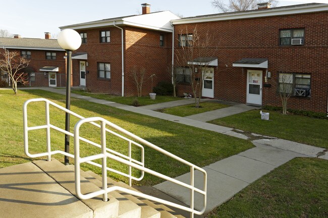 Linmar Heights in Aliquippa, PA - Foto de edificio - Building Photo