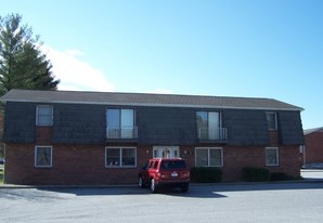 Morgan Manor in Brevard, NC - Foto de edificio - Building Photo