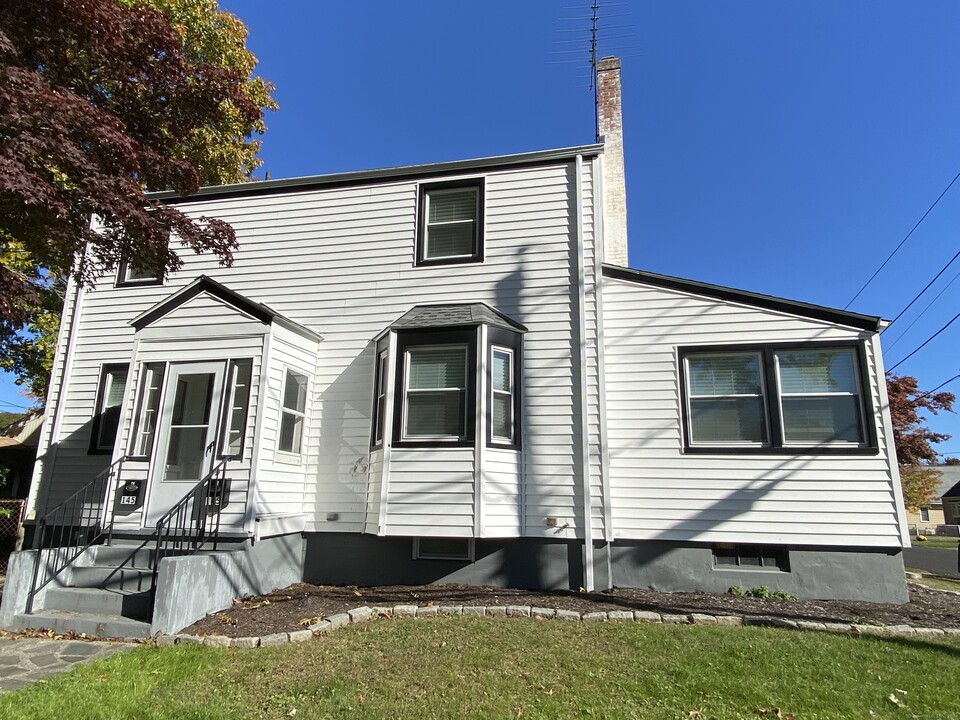 145 Harrison Ave in Milford, CT - Building Photo