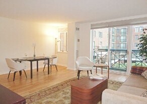 10 Rogers St, Unit 209 in Cambridge, MA - Building Photo
