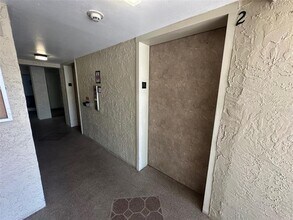 2700 Cove Cay Dr in Clearwater, FL - Foto de edificio - Building Photo