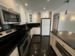 28 Carriage Dr in Simsbury, CT - Building Photo - Building Photo