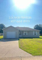 2132 Cedarwood Ct in Lebanon, MO - Building Photo