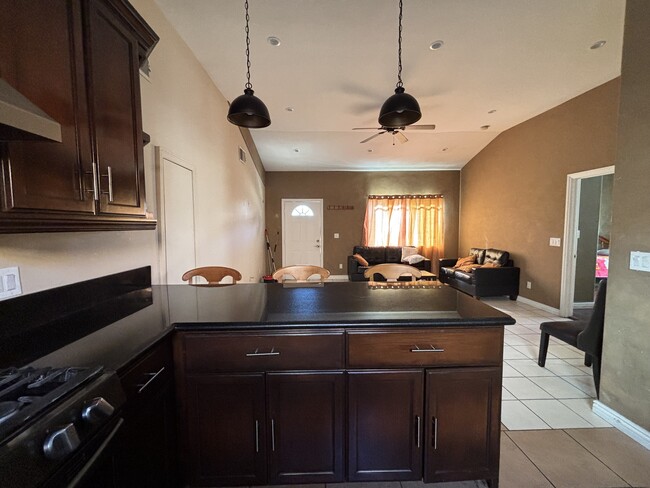 1817 N Ave 53 in Los Angeles, CA - Foto de edificio - Building Photo