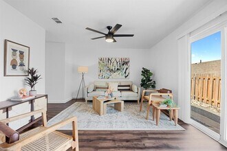 5916 Signal Point in Austin, TX - Building Photo - Building Photo