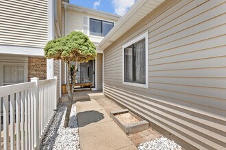 740 Lakeview Point in Schaumburg, IL - Building Photo - Building Photo