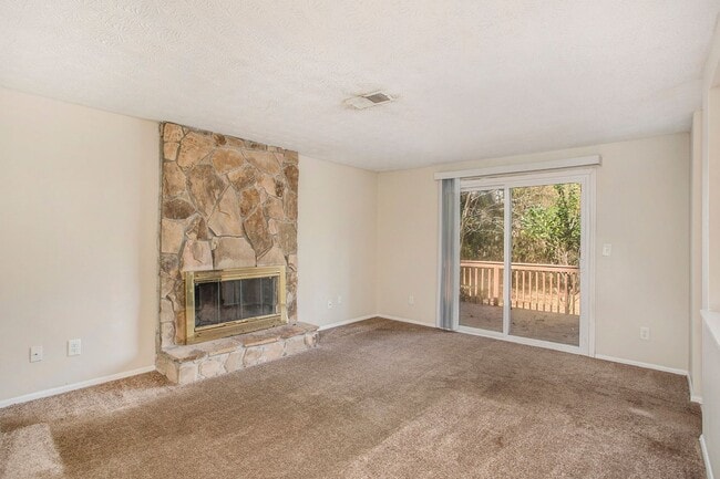 5801 Calico Ct in Lithonia, GA - Building Photo - Building Photo