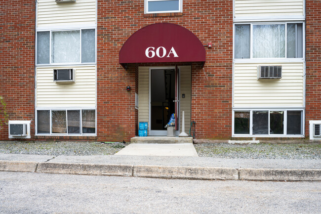 Goldenview Condominiums in Cranston, RI - Foto de edificio - Building Photo