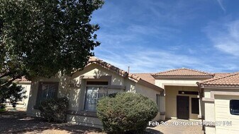 1910 E Vineyard Rd in Phoenix, AZ - Building Photo