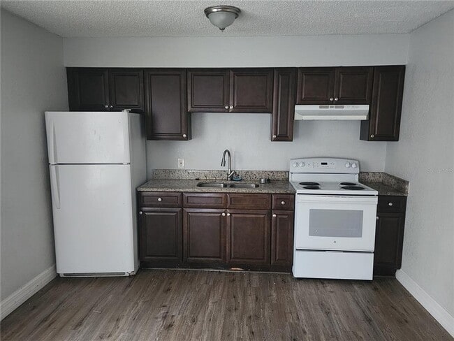 1105 Old S Dr in Lakeland, FL - Building Photo - Building Photo