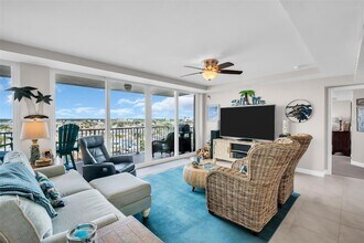 223 Island Way in Clearwater, FL - Foto de edificio - Building Photo