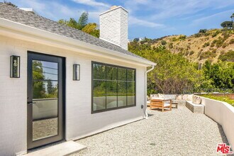 8353 Sunset View Dr in Los Angeles, CA - Building Photo - Building Photo