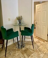 8 Juniper St, Unit 17 in Brookline, MA - Building Photo - Building Photo