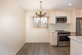 539 Saint Louis Ave in Long Beach, CA - Building Photo - Interior Photo