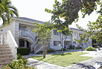 Bahama Garden Building 3 in Coral Gables, FL - Foto de edificio - Building Photo