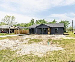 1045 Jackson St N in Sulphur Springs, TX - Building Photo