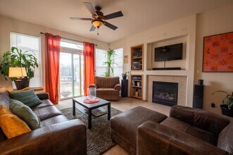 144 N Duquesne St in Aurora, CO - Foto de edificio - Building Photo