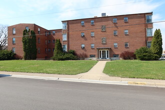 Sterling Manor Apartments in Sterling, IL - Building Photo - Building Photo