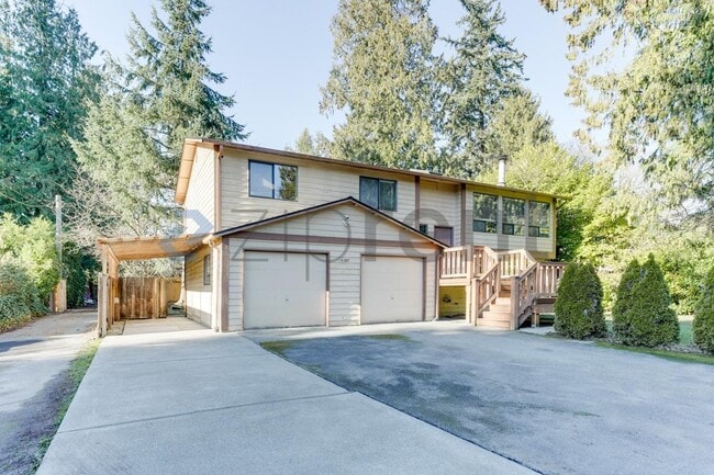 14325 19th Ave NE in Seattle, WA - Foto de edificio - Building Photo