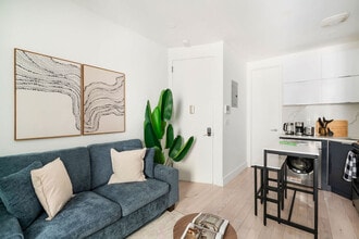 317 E 78th St in New York, NY - Foto de edificio - Building Photo