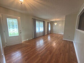 1616 Cave Mill Rd in Bowling Green, KY - Building Photo - Building Photo