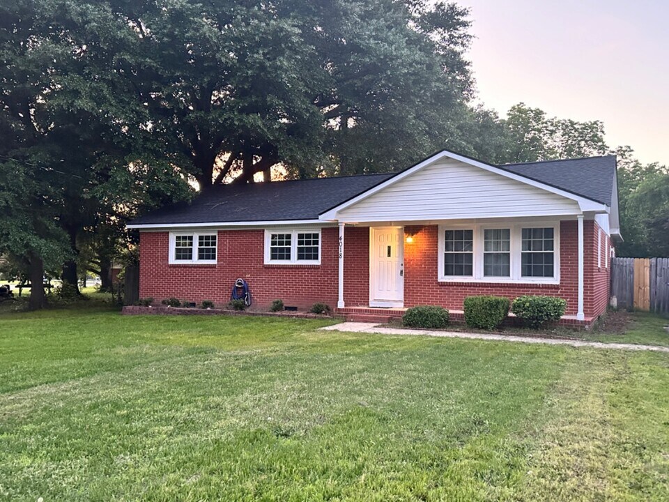 4018 Dellwood Dr in Fayetteville, NC - Building Photo