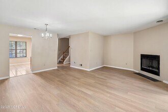 11 Stuart Dr in Freehold, NJ - Building Photo - Building Photo