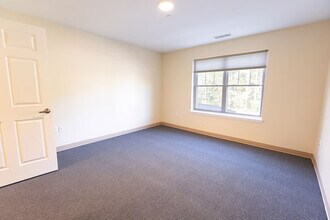 Clough Farm Apartments in Salem, NH - Building Photo - Building Photo