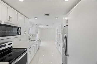 10501 SW 53rd St in Miami, FL - Building Photo - Building Photo