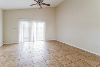 4385 Spring Blossom Dr in Kissimmee, FL - Building Photo - Building Photo