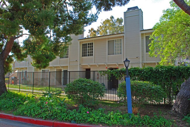 32301 Alipaz St in San Juan Capistrano, CA - Foto de edificio - Building Photo