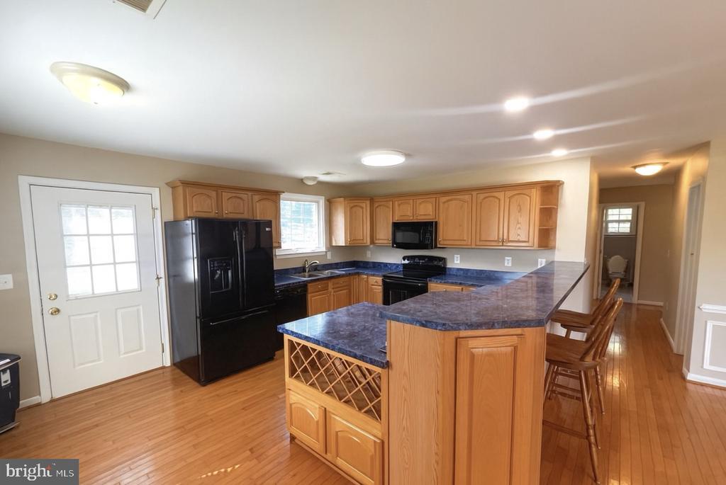 42802 Higgs Ln in Hollywood, MD - Building Photo