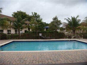 1024 NE 207th Terrace in Miami, FL - Building Photo - Building Photo