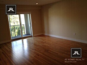 323 Hammond Pond Pkwy in Newton, MA - Building Photo - Building Photo