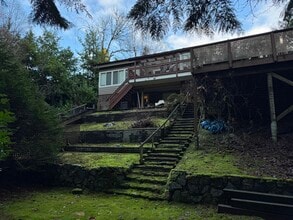 430 Newlands Rd in West Vancouver, BC - Building Photo - Building Photo