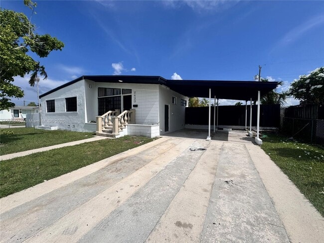 8430 SW 32nd St in Miami, FL - Building Photo - Building Photo