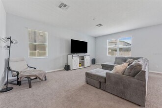 3047 Adams Cross Dr in Zephyrhills, FL - Building Photo - Building Photo