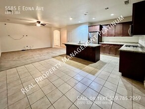 5585 E Edna Ave in Fresno, CA - Building Photo - Building Photo