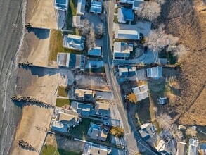 176 Shore Rd in Clinton, CT - Building Photo - Building Photo