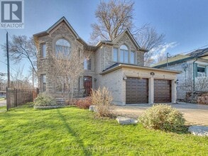 40 Harrow Dr in Toronto, ON - Building Photo - Building Photo