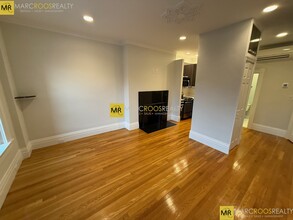 252 Newbury St, Unit 4 in Boston, MA - Building Photo - Building Photo