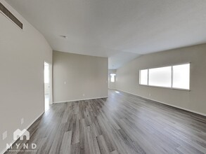 8077 Draco Cir in Las Vegas, NV - Building Photo - Building Photo